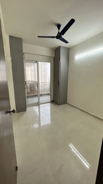 Room in 2 BHK Apartment at Signature Roselia Phase 2, Sector 95a – for Sale