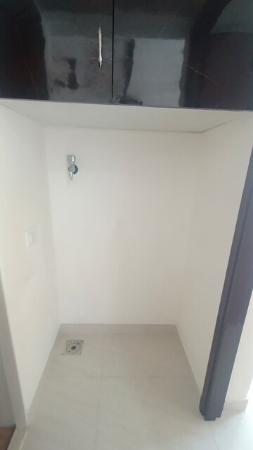 Room in 2 BHK Apartment at Lodha Casa Viva, Majiwada – for Sale
