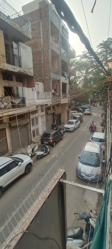 Parking in 2 BHK Builder Floor at Subhash Nagar – for Sale