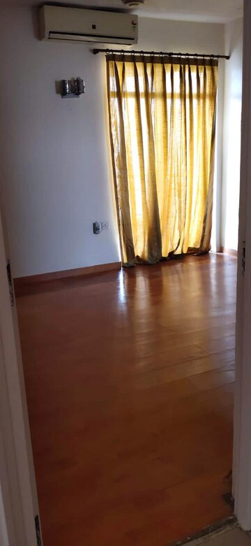 Room in 3 BHK Apartment at Central Park II-Bellevue, Sector 48 – for Sale