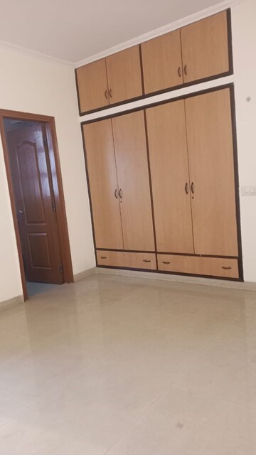 Room in 3 BHK Apartment at Vipul Greens, Sector 48 – for Sale