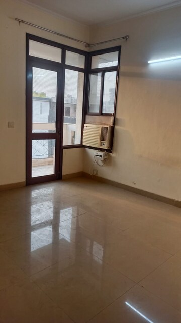 Room in 3 BHK Apartment at Vipul Greens, Sector 48 – for Sale