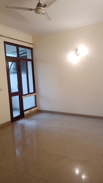 Room in 4 BHK Apartment at Vipul Greens, Sector 48 – for Sale