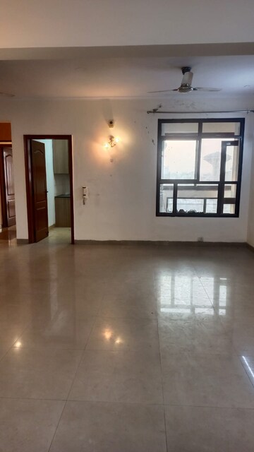 Room in 4 BHK Apartment at Vipul Greens, Sector 48 – for Sale