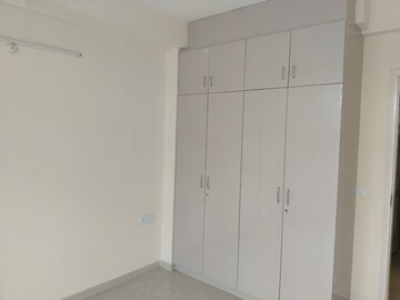 Room in 3 BHK Apartment at Omaxe Waterscapes, Gomti Nagar – for Sale