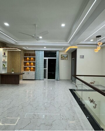 Parking in 4 BHK Villa at Gandhi Path – for Sale