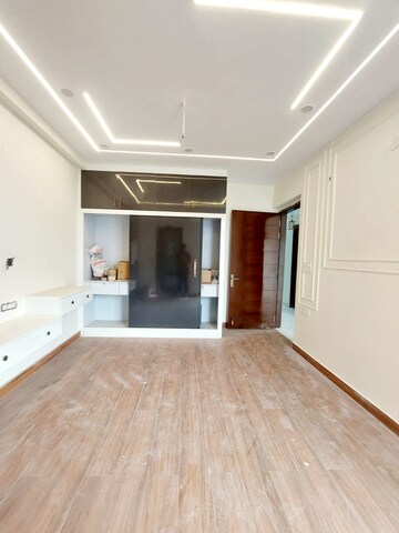 Room in 3 BHK Builder Floor at Sector 31 – for Sale