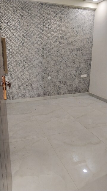 Room in 4 BHK Builder Floor at SG Alpha Tower, Vasundhara Sector 9 – for Sale