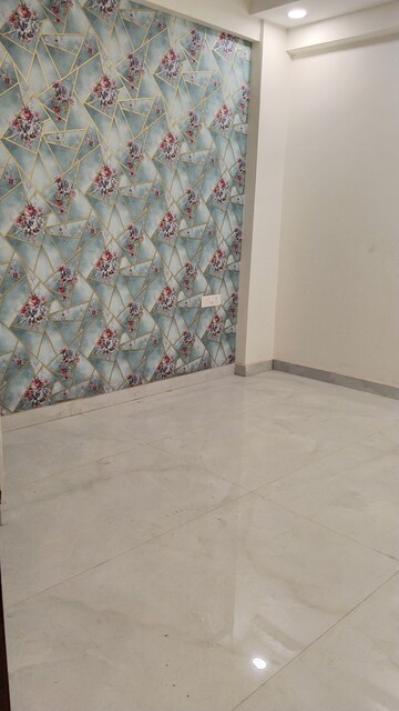 Room in 4 BHK Builder Floor at SG Alpha Tower, Vasundhara Sector 9 – for Sale
