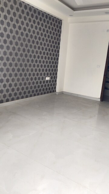 Room in 4 BHK Builder Floor at SG Alpha Tower, Vasundhara Sector 9 – for Sale