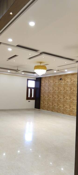 5 BHK Builder Floor For Resale in Sai Heritage Kaushambi Dabur Chowk Ghaziabad  7060961