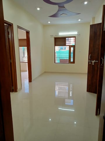Room in 4 BHK Builder Floor at Sainik Colony – for Sale