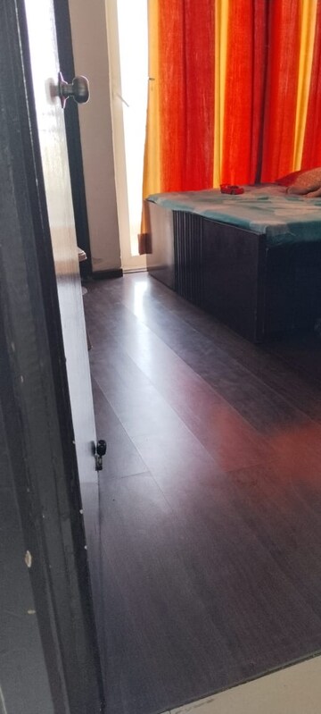 Room in 2 BHK Apartment at Panchsheel Greens, Sector 16 Greater Noida – for Sale