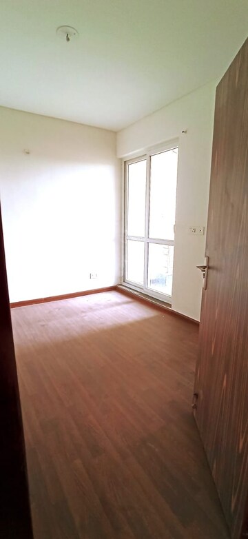 Room in 3 BHK Apartment at Puri Vip Floors, Sector 81 – for Sale