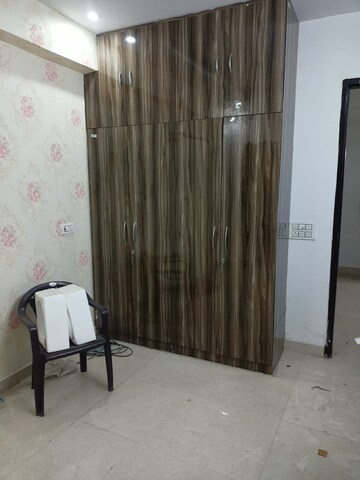 Room in 4 BHK Builder Floor at New Colony – for Sale