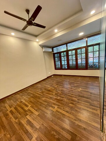 Room in 3 BHK Apartment at DLF Regal Gardens, Sector 90 – for Sale