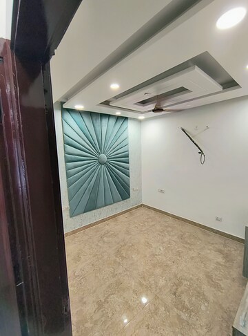 Room in 4 BHK Builder Floor at Dwarka Mor – for Sale