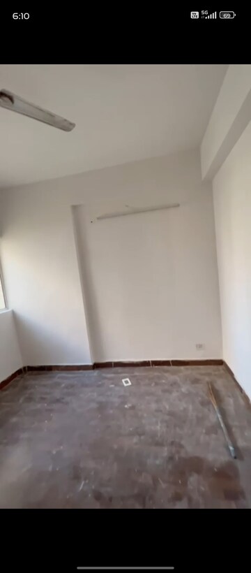 Room in 2 BHK Apartment at Paras Tierea, Sector 137 – for Sale