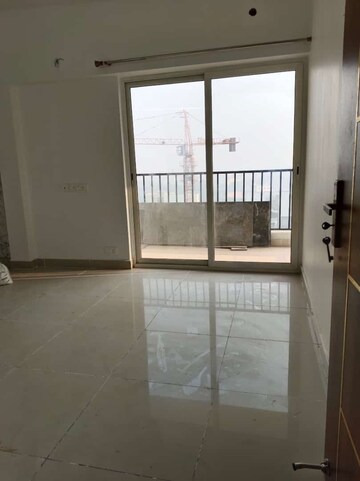 Room in 3.5 BHK Apartment at Panchsheel Greens II, Sector 16 Greater Noida – for Sale