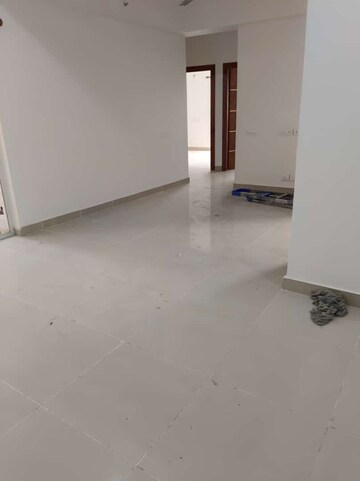 Room in 3.5 BHK Apartment at Panchsheel Greens II, Sector 16 Greater Noida – for Sale