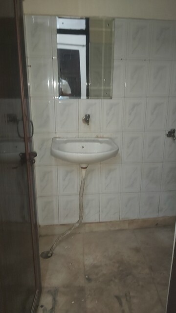 Bathroom in 2.5 BHK Builder Floor at Mayur Vihar Phase 1 – for Sale