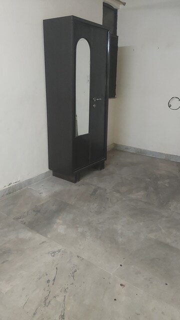 Furnished Amenities in 2.5 BHK Builder Floor at Mayur Vihar Phase 1 – for Sale