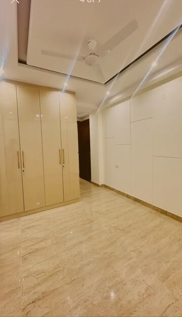 Room in 3 BHK Builder Floor at South Extension ii – for Sale