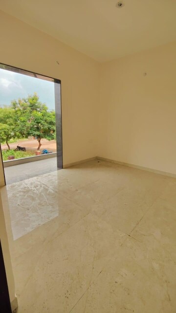 Room in 2 BHK Apartment at Vidhan Sabha Marg – for Sale