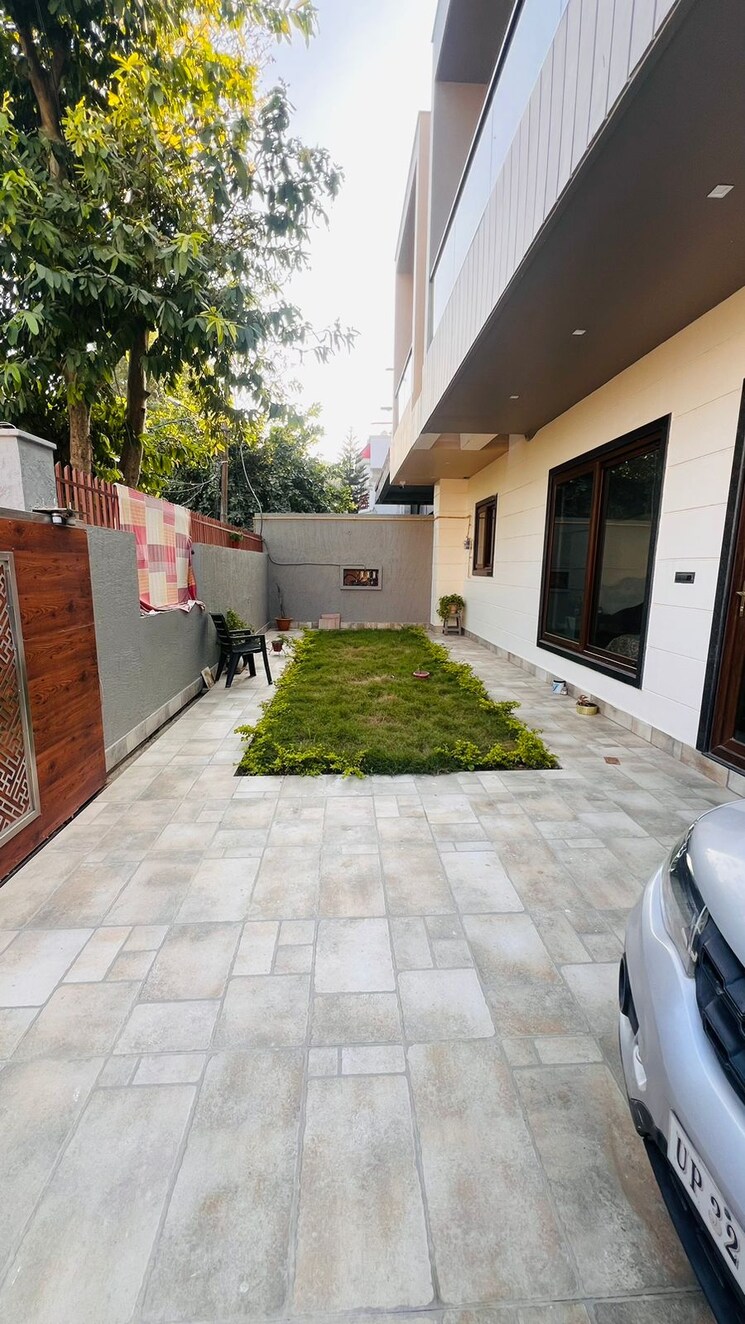 Balcony, unitech-south-city 6+ Bedroom 3500 Sq.Ft. Villa In South City Lucknow 7066870