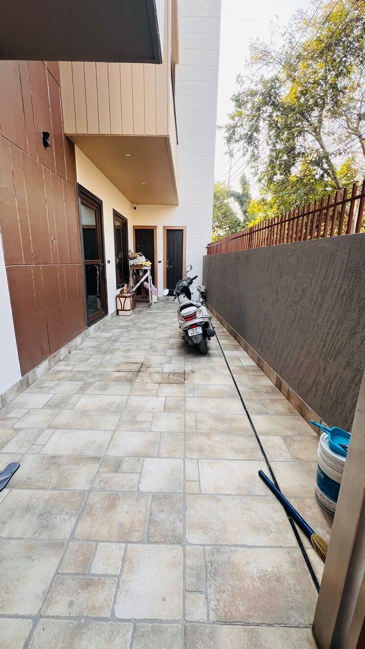 Balcony, unitech-south-city 6+ Bedroom 3500 Sq.Ft. Villa In South City Lucknow 7066870