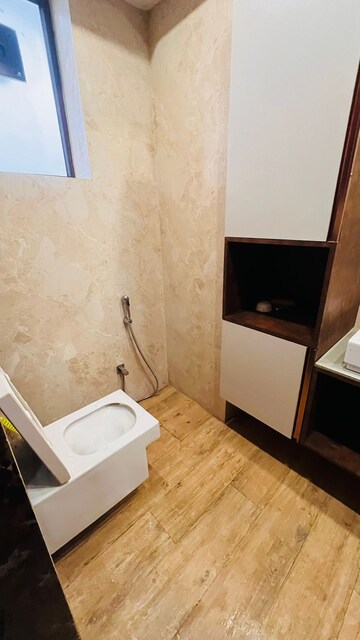 Furnished Amenities in 6+ BHK Villa at Unitech South City, South City – for Sale
