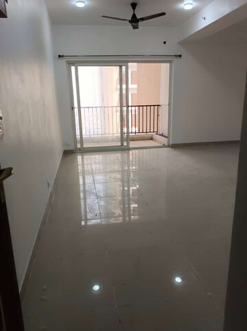 Room in 3.5 BHK Apartment at Amrapali Centurian Park, Tech Zone 4 Greater Noida – for Sale