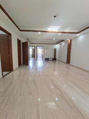 Room in 4 BHK Builder Floor at Green Fields Colony – for Sale