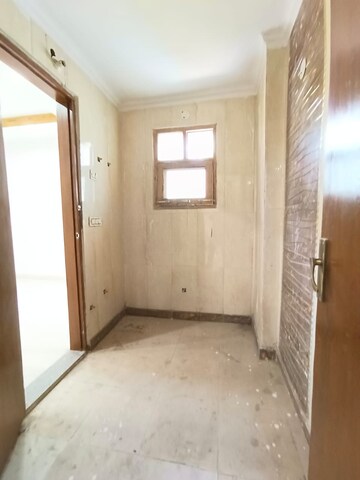 Room in 4 BHK Builder Floor at Green Fields Colony – for Sale