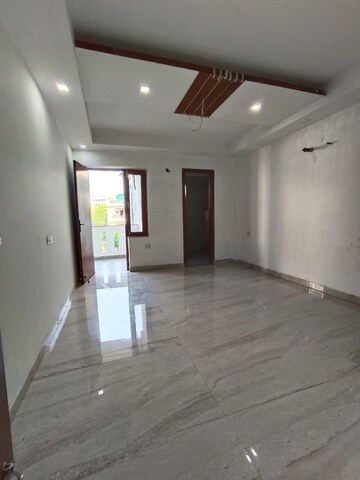 Room in 4 BHK Builder Floor at Green Fields Colony – for Sale