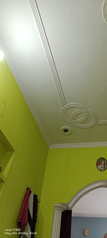 Furnished Amenities in 4 BHK Independent House at Krishna Nagar – for Sale