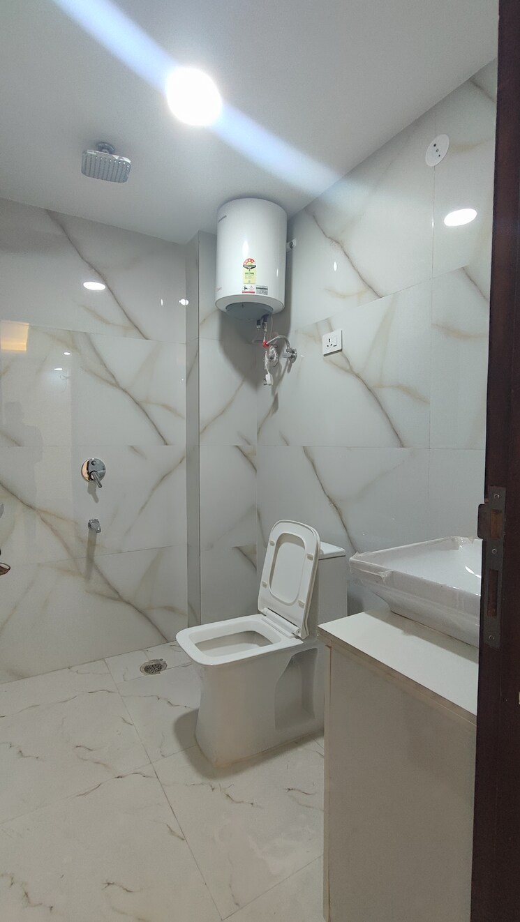 Bathroom, chattarpur 3 Bedroom 1300 Sq.Ft. Builder Floor In Chattarpur Delhi 7068326