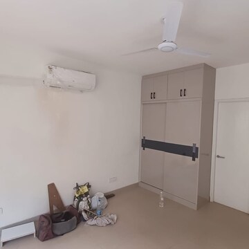Room in 3 BHK Apartment at Emaar Emerald Floors Premier, Sector 65 – for Rent