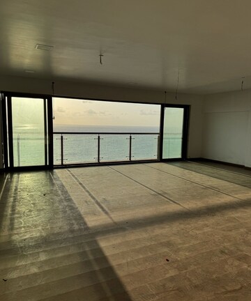 Room in 5 BHK Apartment at Bandra West – for Sale