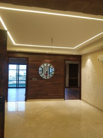 Room in 3 BHK Builder Floor at BPTP Eden Estate, Sector 81 – for Sale