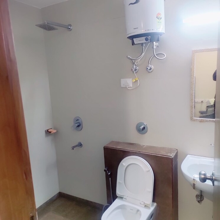 Bathroom, paras-irene 3 Bedroom 2150 Sq.Ft. Apartment In Sector 70a Gurgaon 7068713