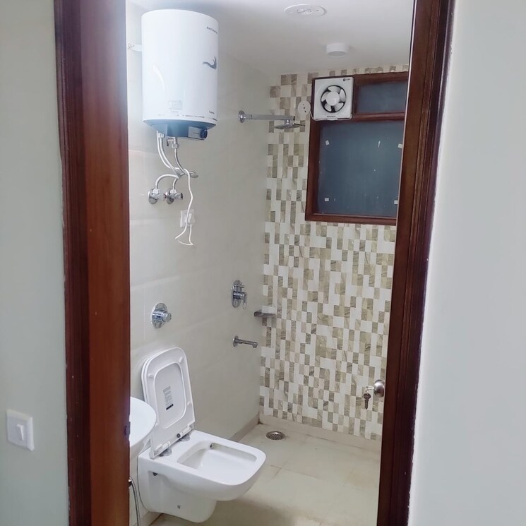 Bathroom, paras-irene 3 Bedroom 2150 Sq.Ft. Apartment In Sector 70a Gurgaon 7068713