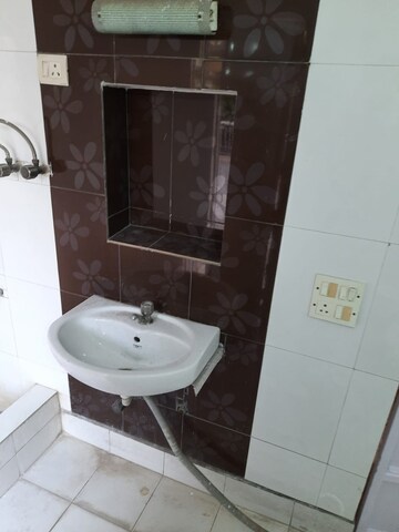 Bathroom in 2.5 BHK Independent House at Green Park Extension – for Rent