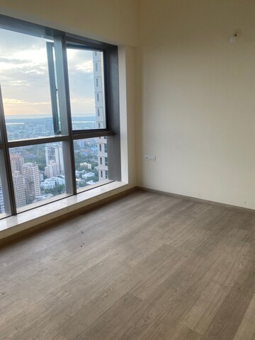 Room in 2 BHK Apartment at Sheth Auris Serenity Tower 1, Malad West – for Sale