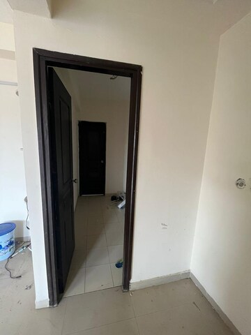 Room in 4 BHK Apartment at Logix Blossom County, Sector 137 – for Sale