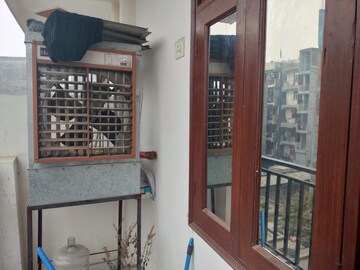 रेसिडेंशियल घर वर्ग फुट फॉर रेंट इन सेक्टर 30 नोएडा  7073636