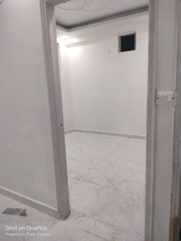 रेसिडेंशियल घर वर्ग फुट फॉर रेंट इन सेक्टर 30 नोएडा  7073636