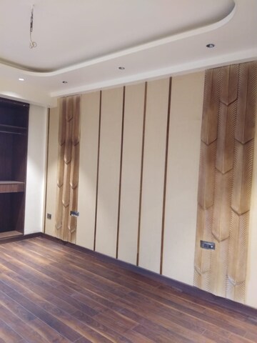 Building Lobby in 3 BHK Builder Floor at BPTP Eden Estate, Sector 81 – for Sale