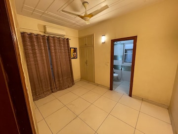 Building Lobby in 2 BHK Apartment at DLF Regency Park I, Dlf Phase iv – for Sale