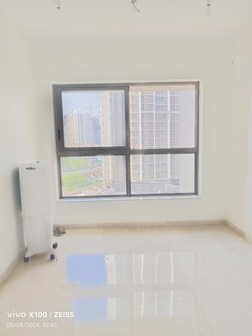 Room in 2 BHK Apartment at Kalpataru Paramount B, Kapur Bawdi – for Sale